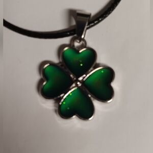 Mood Clover Necklace (NEW)
